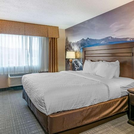 Clarion Pointe Medford Hotel Exterior photo