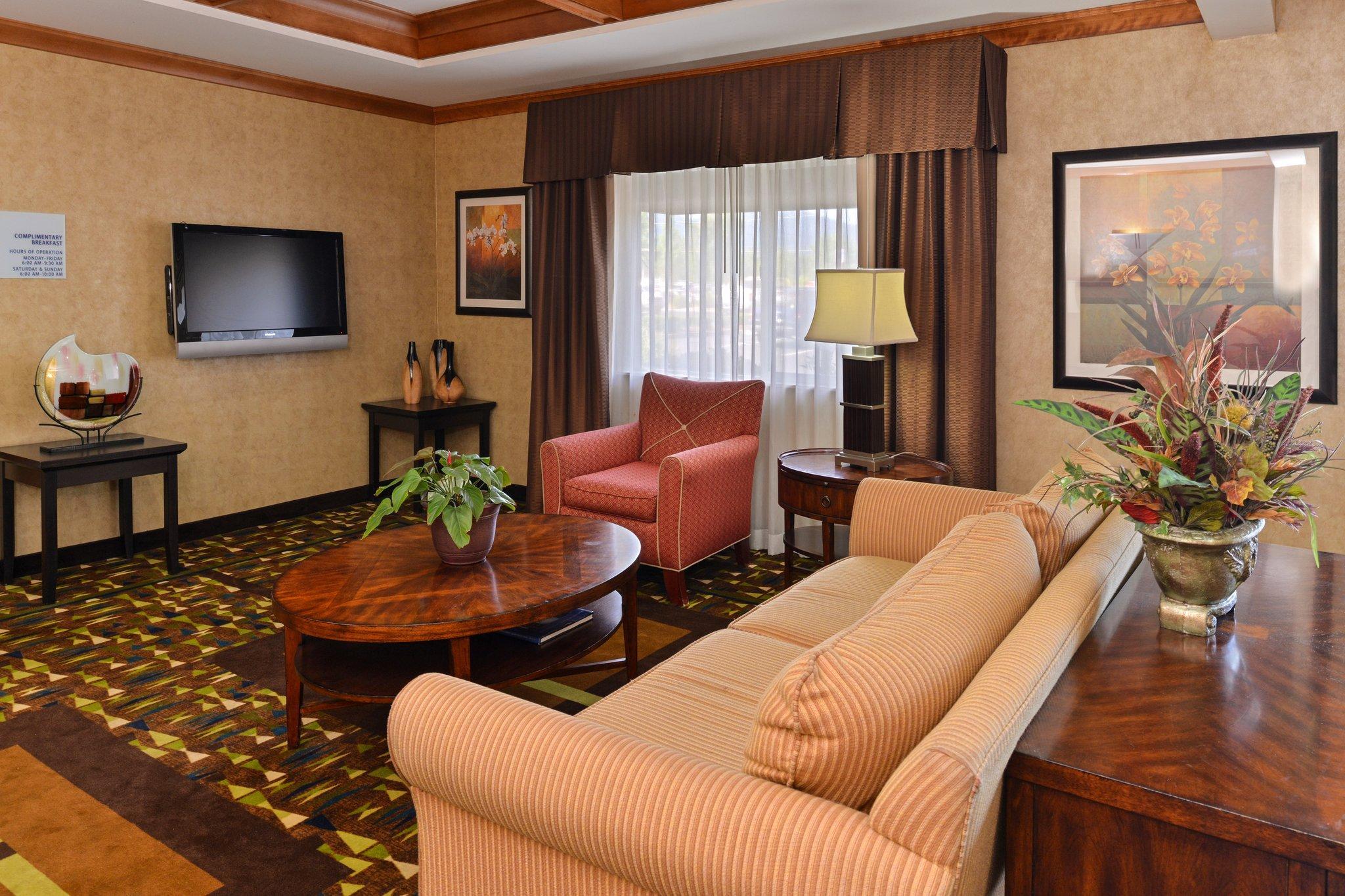 Clarion Pointe Medford Hotel Exterior photo