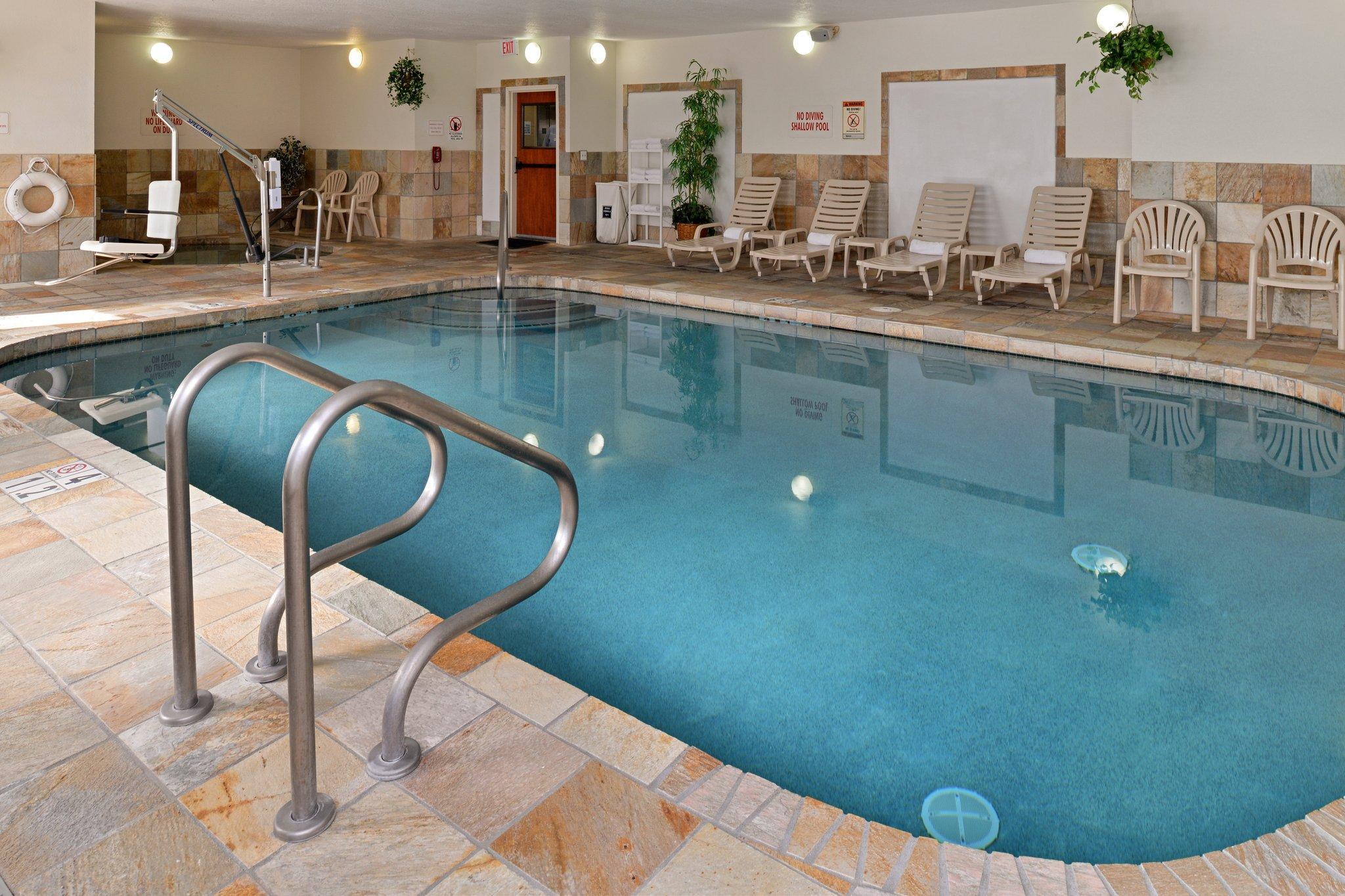 Clarion Pointe Medford Hotel Exterior photo