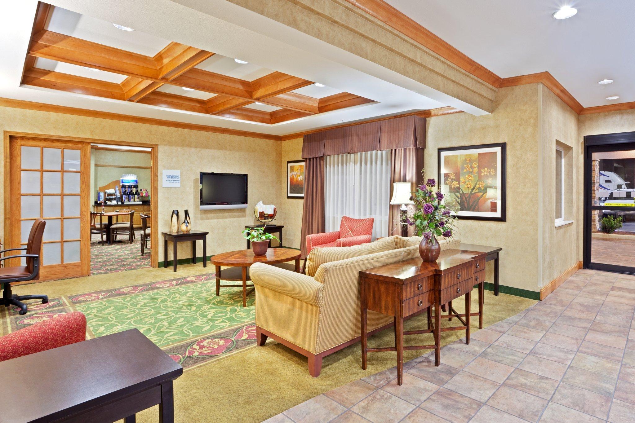 Clarion Pointe Medford Hotel Exterior photo