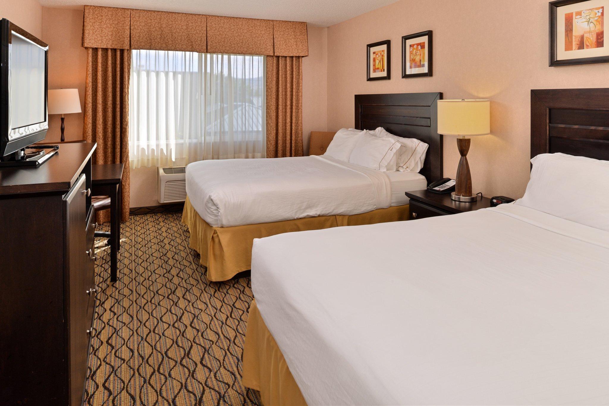 Clarion Pointe Medford Hotel Exterior photo