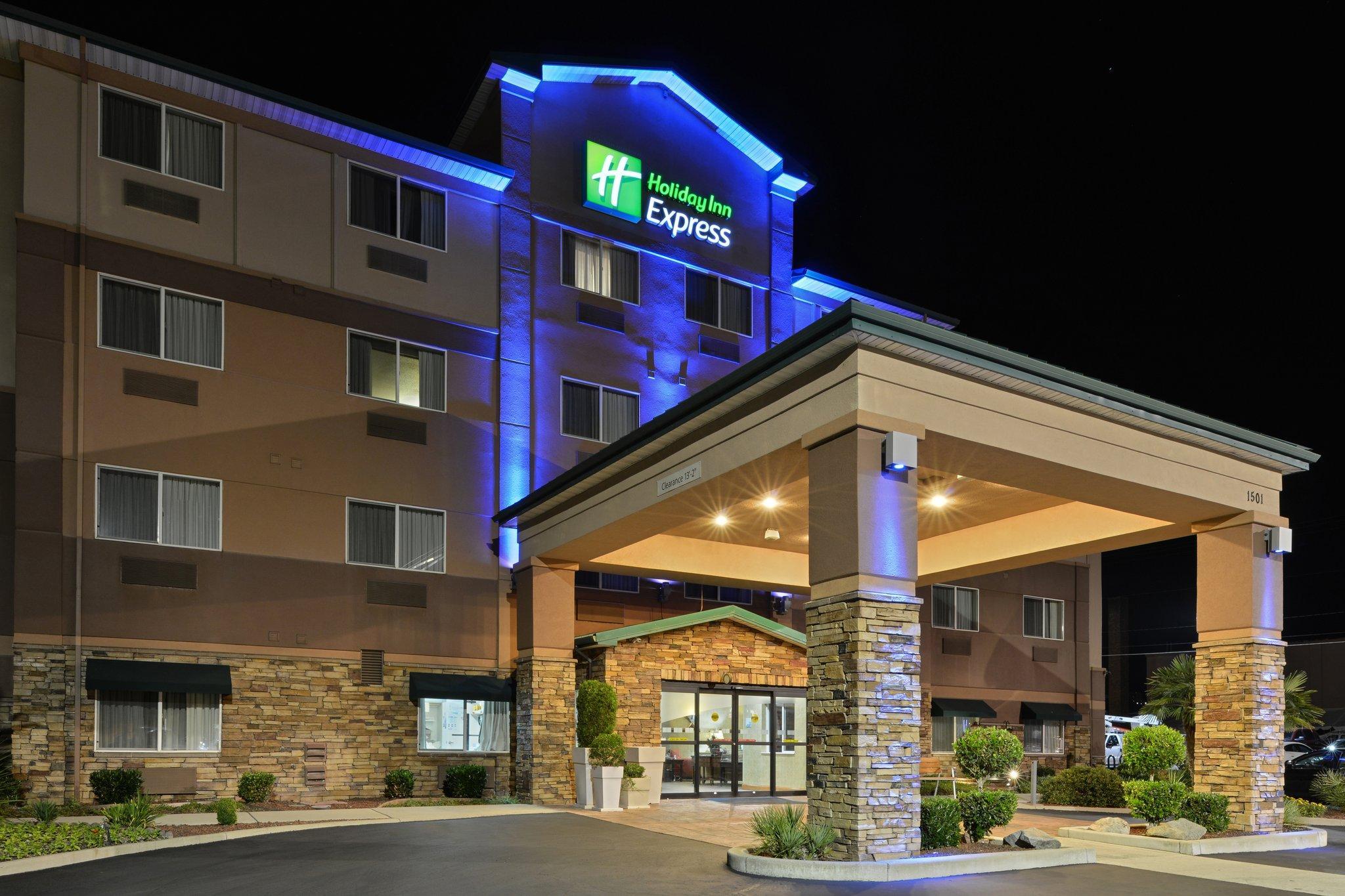 Clarion Pointe Medford Hotel Exterior photo